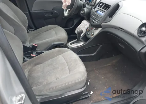 2013 Chevrolet Sonic Ls Auto z USA, uszkodzony, nr VIN 1G1JA5SH7D4221376